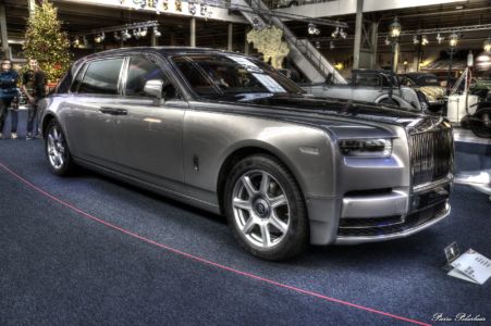 2019-Rolls-Royce-Phantom-03